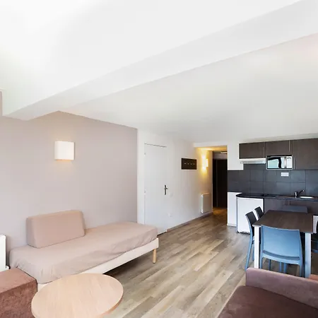 Sowell Residences Pierre Blanche סן-מרטין-דה-בלוויל